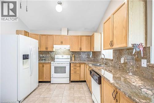 375 Silverbirch Boulevard, Hamilton, ON - Indoor Photo Showing Kitchen With Double Sink