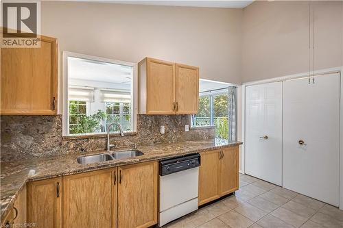 375 Silverbirch Boulevard, Hamilton, ON - Indoor Photo Showing Kitchen With Double Sink