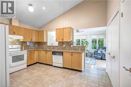 375 Silverbirch Boulevard, Hamilton, ON - Indoor Photo Showing Kitchen