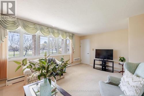 758 Cheapside Street, London East (East C), ON - Indoor Photo Showing Living Room