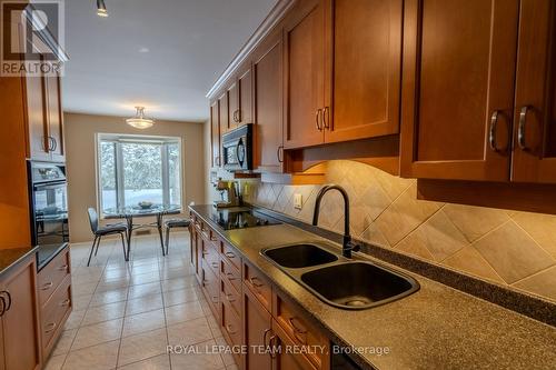 118 Seabrooke Drive, Ottawa, ON - Indoor Photo Showing Kitchen With Double Sink