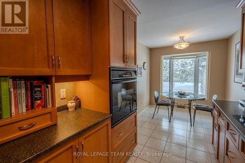 118 Seabrooke Drive, Ottawa, ON - Indoor Photo Showing Kitchen