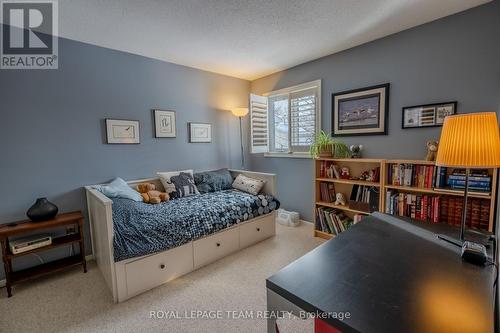 118 Seabrooke Drive, Ottawa, ON - Indoor Photo Showing Bedroom
