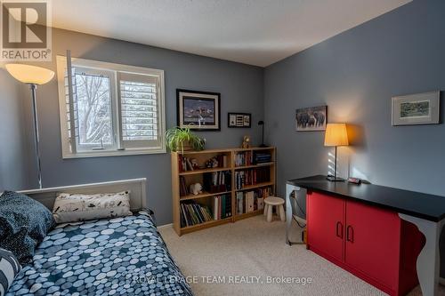 118 Seabrooke Drive, Ottawa, ON - Indoor Photo Showing Bedroom