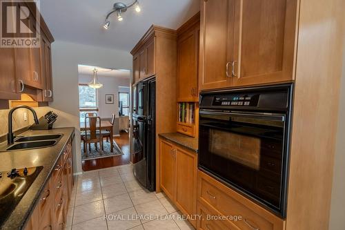 118 Seabrooke Drive, Ottawa, ON - Indoor Photo Showing Kitchen With Double Sink