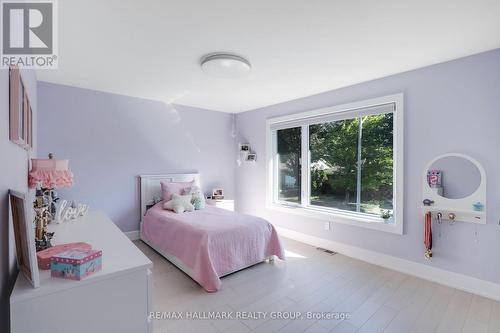 668 Mansfield Avenue, Ottawa, ON - Indoor Photo Showing Bedroom
