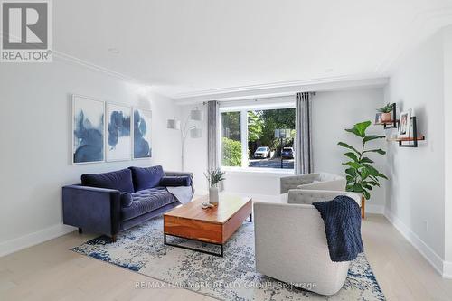 668 Mansfield Avenue, Ottawa, ON - Indoor Photo Showing Living Room