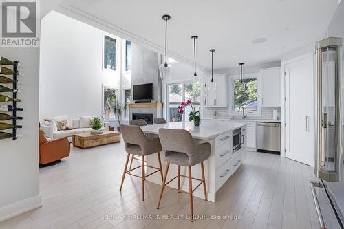 668 Mansfield Avenue, Ottawa, ON - Indoor With Fireplace