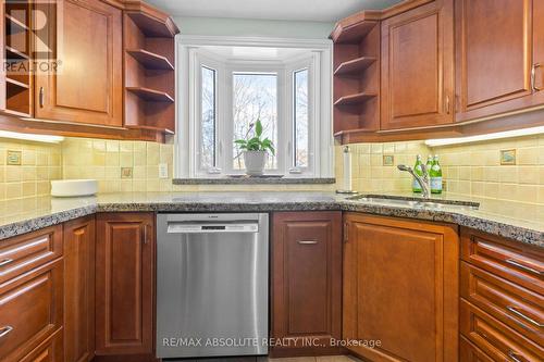 22 Banting Crescent, Ottawa, ON - Indoor Photo Showing Kitchen