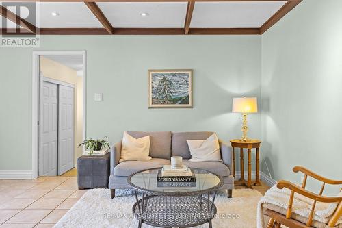 22 Banting Crescent, Ottawa, ON - Indoor Photo Showing Living Room