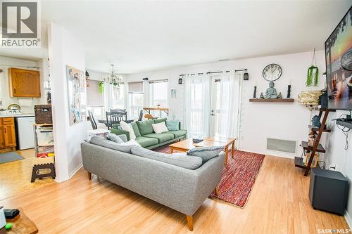 C2 532 River Street E, Prince Albert, SK - Indoor Photo Showing Living Room