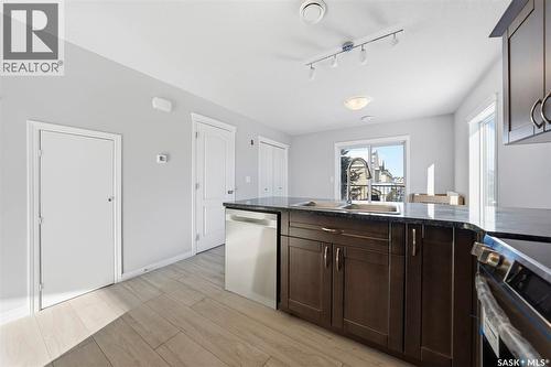 512 103 Klassen Crescent, Saskatoon, SK - Indoor Photo Showing Kitchen