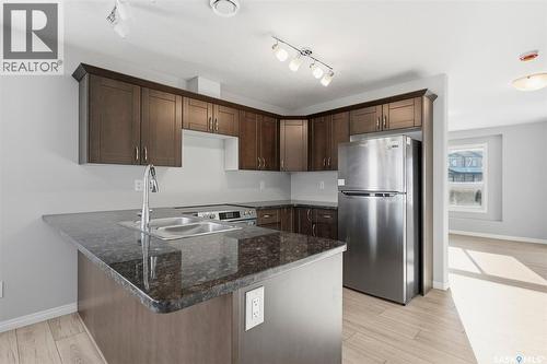 512 103 Klassen Crescent, Saskatoon, SK - Indoor Photo Showing Kitchen With Double Sink