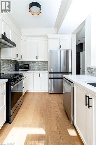 60 Cloverleaf Drive Unit# 48, Ancaster, ON - Indoor Photo Showing Kitchen With Upgraded Kitchen