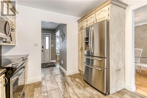 433 Raymond Crescent, Azilda, ON - Indoor Photo Showing Kitchen