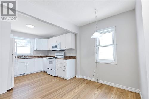 285 Omer, Chelmsford, ON - Indoor Photo Showing Kitchen