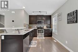 Modern kitchen with quartz countertops - 