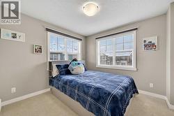 Bright and airy bedroom with excellent natural light - 