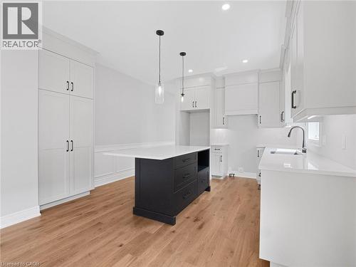 34 Marie Street Street, Fonthill, ON - Indoor Photo Showing Kitchen With Upgraded Kitchen