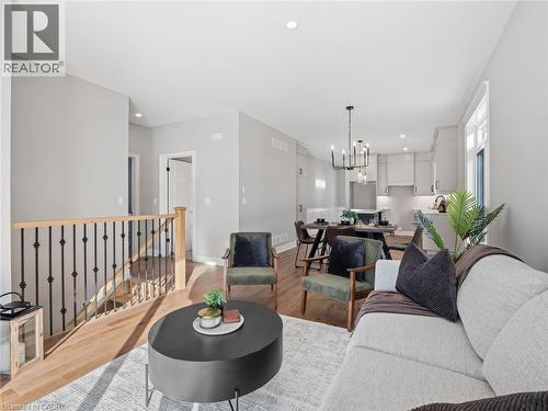 34 Marie Street Street, Fonthill, ON - Indoor Photo Showing Living Room