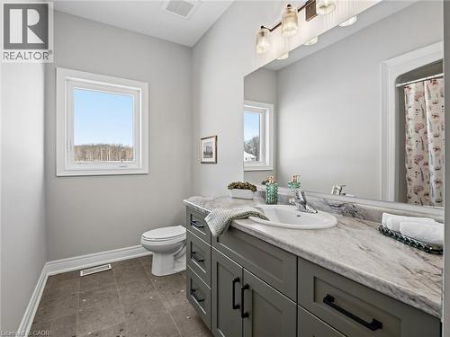 34 Marie Street Street, Fonthill, ON - Indoor Photo Showing Bathroom