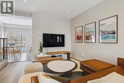 Living area with wood finished floors and recessed lighting - 2220 Queensway Drive Unit# 15, Burlington, ON - Indoor Photo Showing Living Room