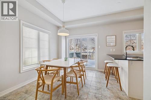 Dining area featuring baseboards - 2220 Queensway Drive Unit# 15, Burlington, ON - Indoor Photo Showing Dining Room