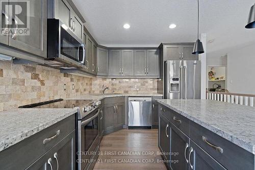 46 Westlake Drive, St. Thomas, ON - Indoor Photo Showing Kitchen With Upgraded Kitchen