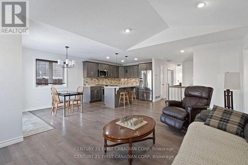 46 Westlake Drive, St. Thomas, ON - Indoor Photo Showing Living Room