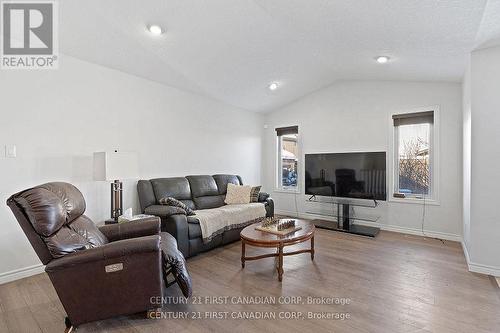 46 Westlake Drive, St. Thomas, ON - Indoor Photo Showing Living Room