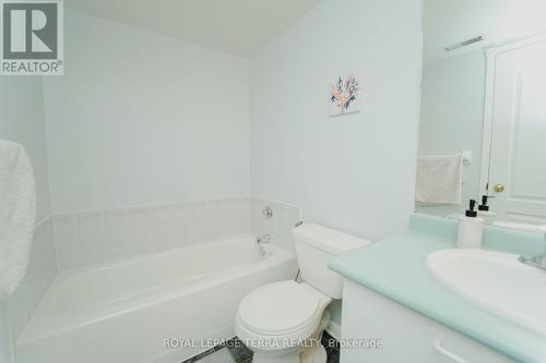 702 - 1400 The Esplanade N, Pickering, ON - Indoor Photo Showing Bathroom