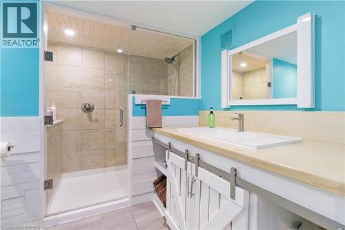 13 Barnes Avenue, Brantford, ON - Indoor Photo Showing Bathroom