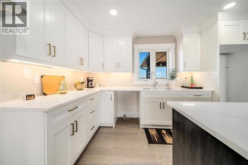 Lot 6 Summit Street, Lakeshore, ON - Indoor Photo Showing Kitchen With Upgraded Kitchen