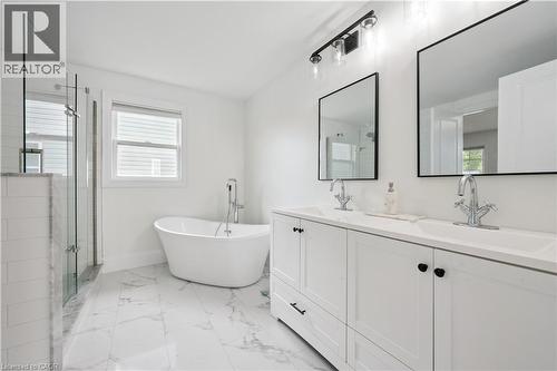140 Veronica Drive, Kitchener, ON - Indoor Photo Showing Bathroom