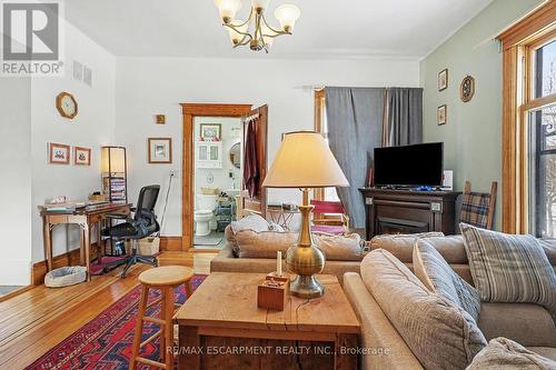 1316 King Street E, Hamilton, ON - Indoor Photo Showing Living Room