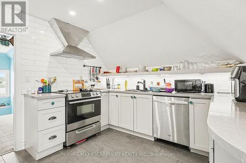 1316 King Street E, Hamilton, ON - Indoor Photo Showing Kitchen
