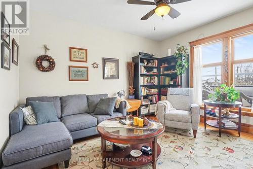 1316 King Street E, Hamilton, ON - Indoor Photo Showing Living Room
