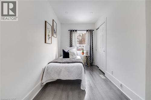 4 Madison Avenue, Hamilton, ON - Indoor Photo Showing Bedroom