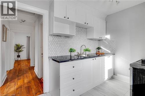 4 Madison Avenue, Hamilton, ON - Indoor Photo Showing Kitchen