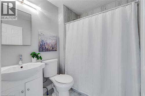 4 Madison Avenue, Hamilton, ON - Indoor Photo Showing Bathroom