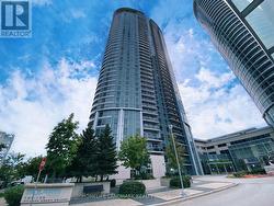 1525 - 135 VILLAGE GREEN SQUARE  Toronto, ON M1S 0G4