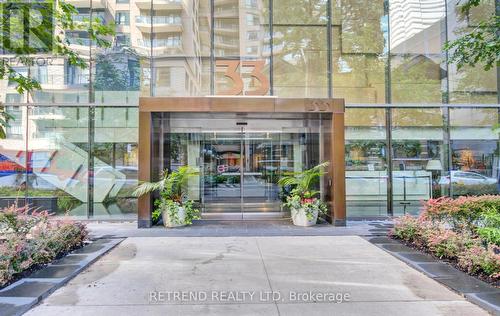 1010 - 33 CHARLES STREET E  Toronto, ON M4Y 0B7