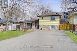 11 TULLAMORE ROAD  Brampton, ON L6W 1J6