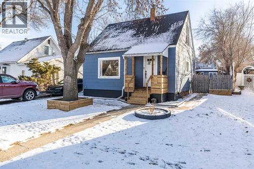 35 8 Street SW  Medicine Hat, AB T1A 4L4