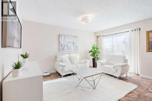 25 Cranwell Place Se, Calgary, AB - Indoor Photo Showing Living Room