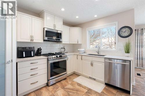 25 Cranwell Place Se, Calgary, AB - Indoor Photo Showing Kitchen With Upgraded Kitchen