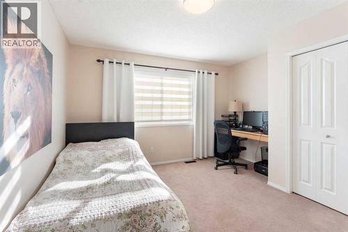 25 Cranwell Place Se, Calgary, AB - Indoor Photo Showing Bathroom