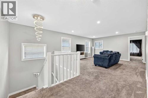 37 Evansfield Manor Nw, Calgary, AB - Indoor Photo Showing Other Room