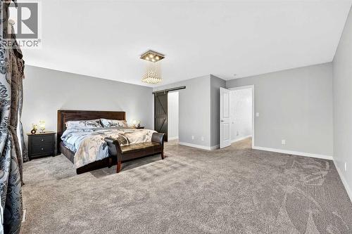 37 Evansfield Manor Nw, Calgary, AB - Indoor Photo Showing Bedroom