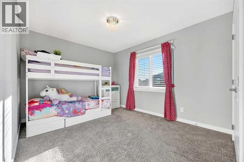 37 Evansfield Manor Nw, Calgary, AB - Indoor Photo Showing Bedroom